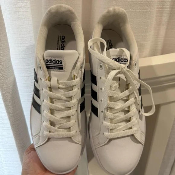 NWOB Adidas Women's White and Black Athletic Shoes grand court sneakers - Picture 3 of 7